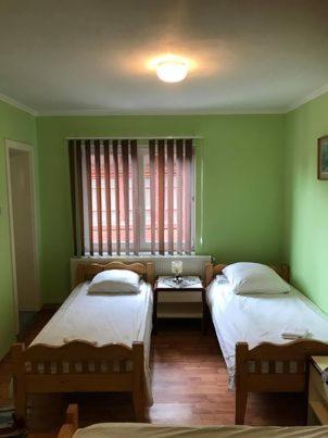 Engi Panzio Bed & Breakfast Ocna de Sus Exterior photo